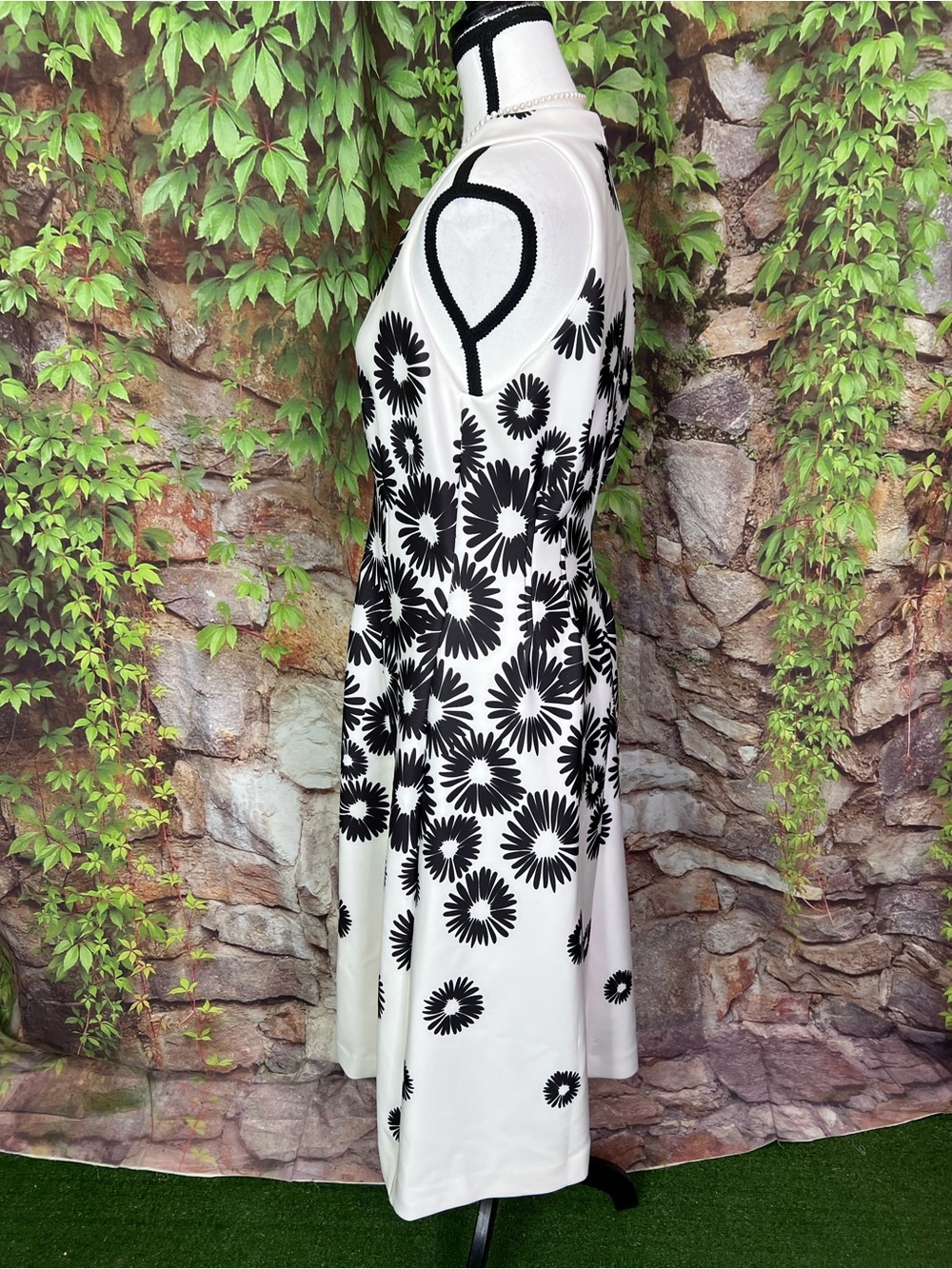 HALSTON Quiet Luxury Fit and Flare Black and Ivory Scuba Knit Event Dress, 10 - Picture 6 of 13